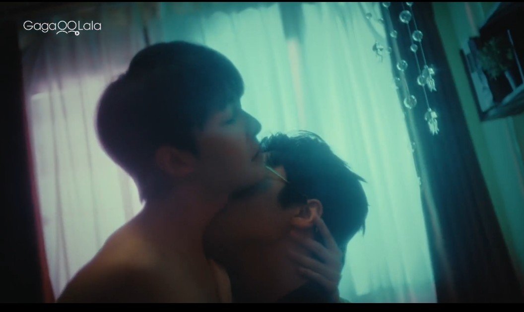 AkrgFullMoon's tweet photo. #BittersweetLove|#嫁入高门|#BittersweetLoveEp3|#FanFan recibe apoyo de #BeiLu, hasta el dia de la fiesta, #LuXin lo usa de cebo #BeiLu decide que el será el primero y el único para #FanFan lo toma y le da la llave de su departamento, ahora viven juntos, beberá sopa del dia. 💕😏 https://t.co/qUN7Yh2Ew2