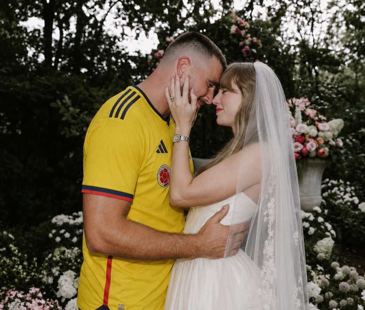 queleeisabel's tweet photo. Viva Colombia y viva Taylor Swift #tayviswedding #colombia https://t.co/e9yRb6z9hC