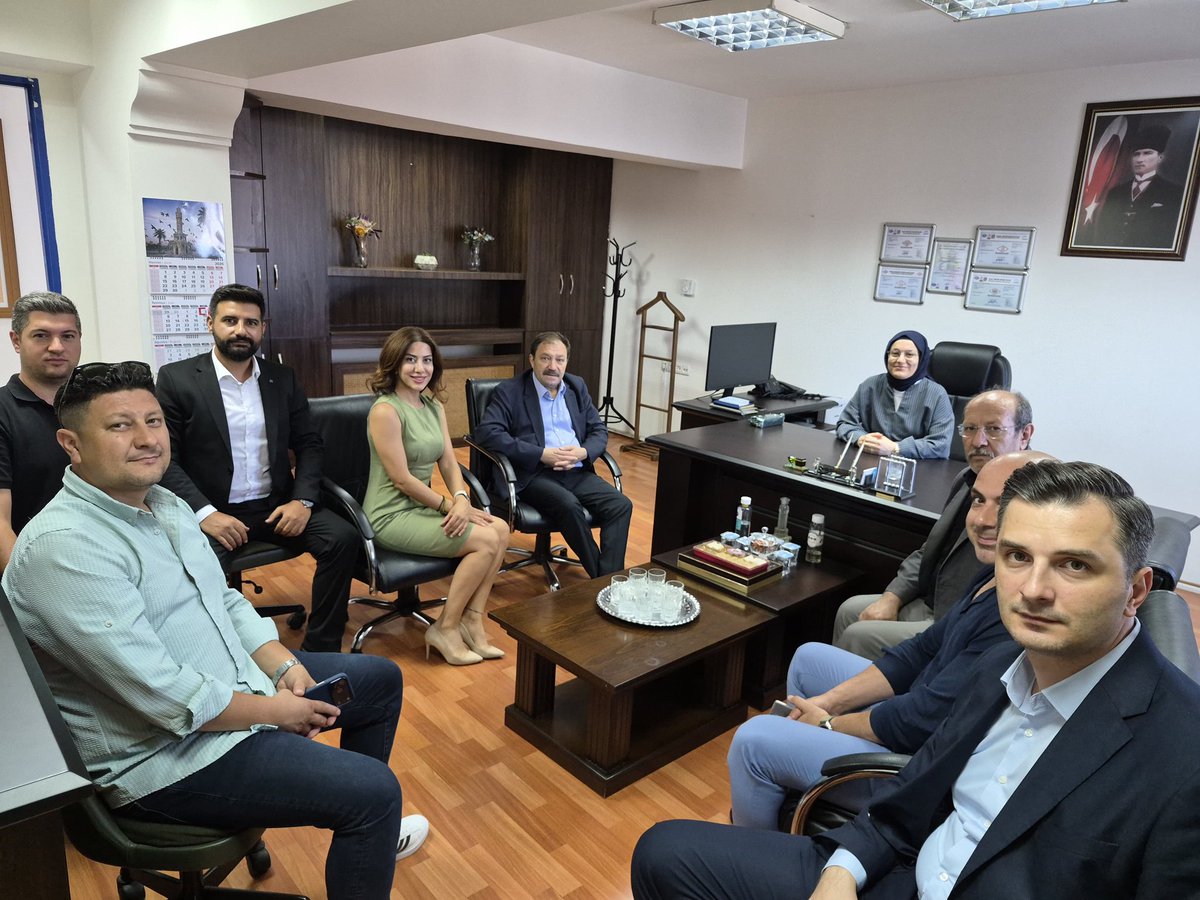 yucelkazancoglu's tweet photo. İzmir programımız kapsamında, PTT 2. Bölge Müdür Yardımcıları Sayın Özgür Babalı, Sayın Erhan Kaya, Sayın Murat Gültaç, Sayın İbrahim Halil Babagiray ve Sayın Şerife Kahraman’a, İzmir Şube Başkanımız Sabahattin Dinç ve kıymetli Şube Yönetim Kurulu üyelerimizle birlikte ziyarette bulunduk.

Ziyaretimizde, PTT teşkilatımızın yürüttüğü çalışmalar, sektörde yaşanan son gelişmeler ile çalışanlarımızın talep ve beklentileri üzerine verimli bir istişarede bulunduk.

Nazik ev sahiplikleri ve samimi misafirperverlikleri dolayısıyla Sayın Bölge Müdür Yardımcılarımıza teşekkür ediyor, çalışmalarında üstün başarılar diliyorum.