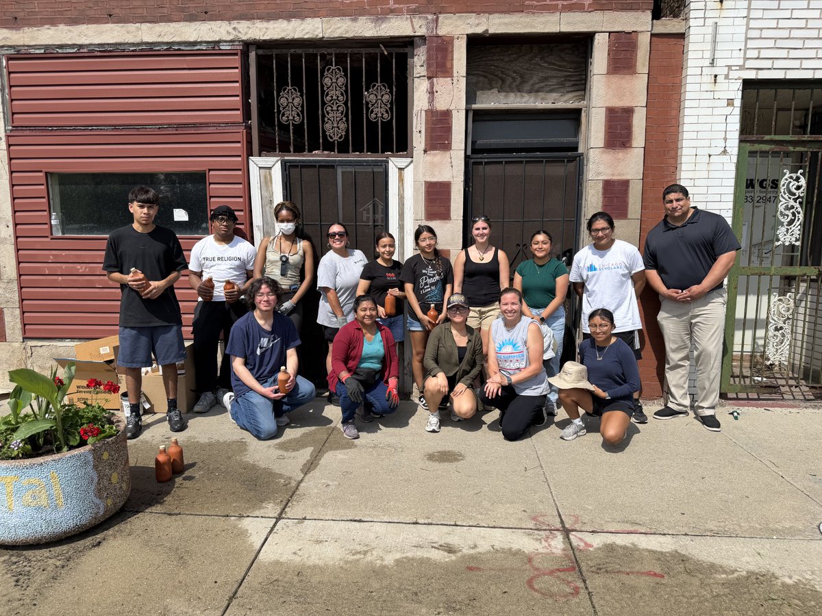 ChicagoCAPS04's tweet photo. Our YDAC summer program partnered with BuenGro to replant neighborhood planters, learning about teamwork, responsibility, and caring for the community. Huge THANK YOU to Asphalt Operations Services of Chicago (AOS) for providing the funding for this great cause. https://t.co/HxveBC3v4q