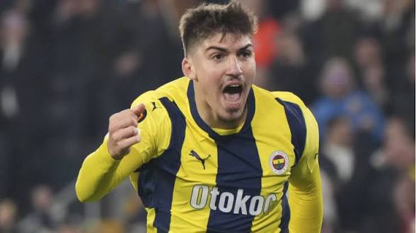 SirinFenerli's tweet photo. Ake ve Skriniar ikilisini Yusuf ve Adil ile yedekleyip Çağlar'ı yaka paça kapının önüne koyarsak bu sezon stoperde sıkıntı yaşamayız. https://t.co/wIGDDrdrEa