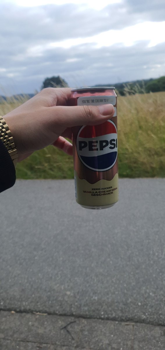 pragma_V's tweet photo. @pepsi In bottle please??? https://t.co/esAWvRNPwa