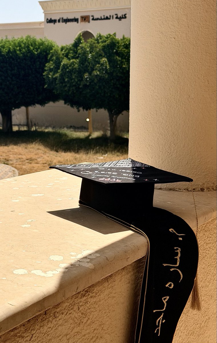 SaraObserves's tweet photo. GRADUATED https://t.co/vIcdOLZ9BF