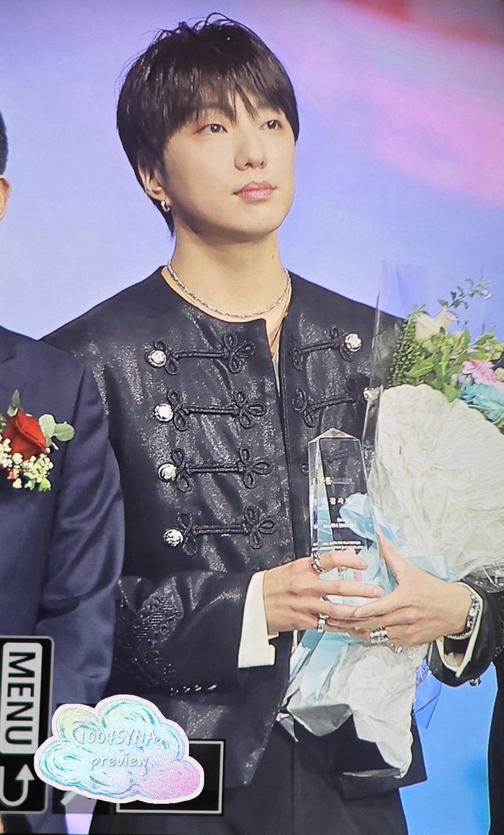1004syna's tweet photo. 260703
#강승윤 #위너 #seungyoon @official_yoon_ https://t.co/pwppKBf25Y