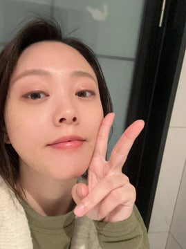 k2_t8's tweet photo. 感冒了，穿的跟过冬一样还是感觉不到热，来个火大的男人给我暖暖被窝... https://t.co/Kgi6tNScLS