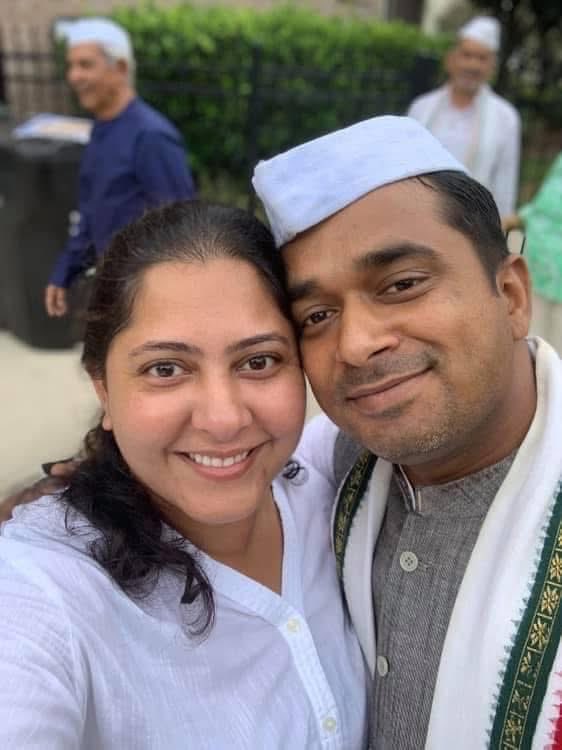 OPChauhan14's tweet photo. मेरी मँझली प्रिय पुत्र वधु केरल व पुत्र अभिषेक (U.S.)की शादी की २२ वीं वर्ष गाँठ पर मेरे सभी दोस्तों व परिजनों सहित  शुभमंगल कामनाएँ व आशीर्वाद बच्चो हमारी कुलदेवी “ माँ शाकंभरी देवी जी “आपके वैवाहिक जीवन को सपरिवार स्वस्थ, आनंदित, सुखमय एवम चिरायु बनाए रखें 
यही हमारी कामना है ! https://t.co/GyotRKmQdA