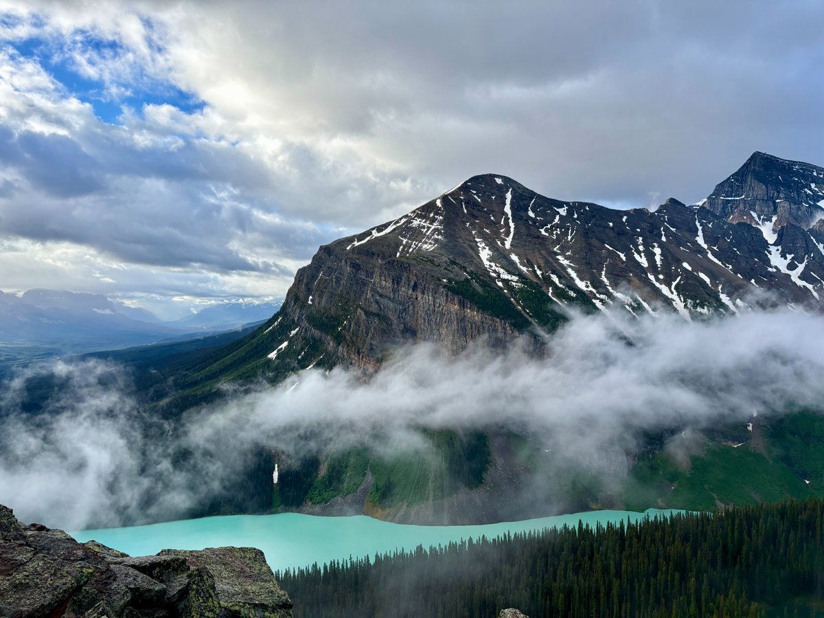 BogochIsaac's tweet photo. Just pure magic in Southern Alberta. 

(Little Beehive Trail) https://t.co/NX8XPI3l6d