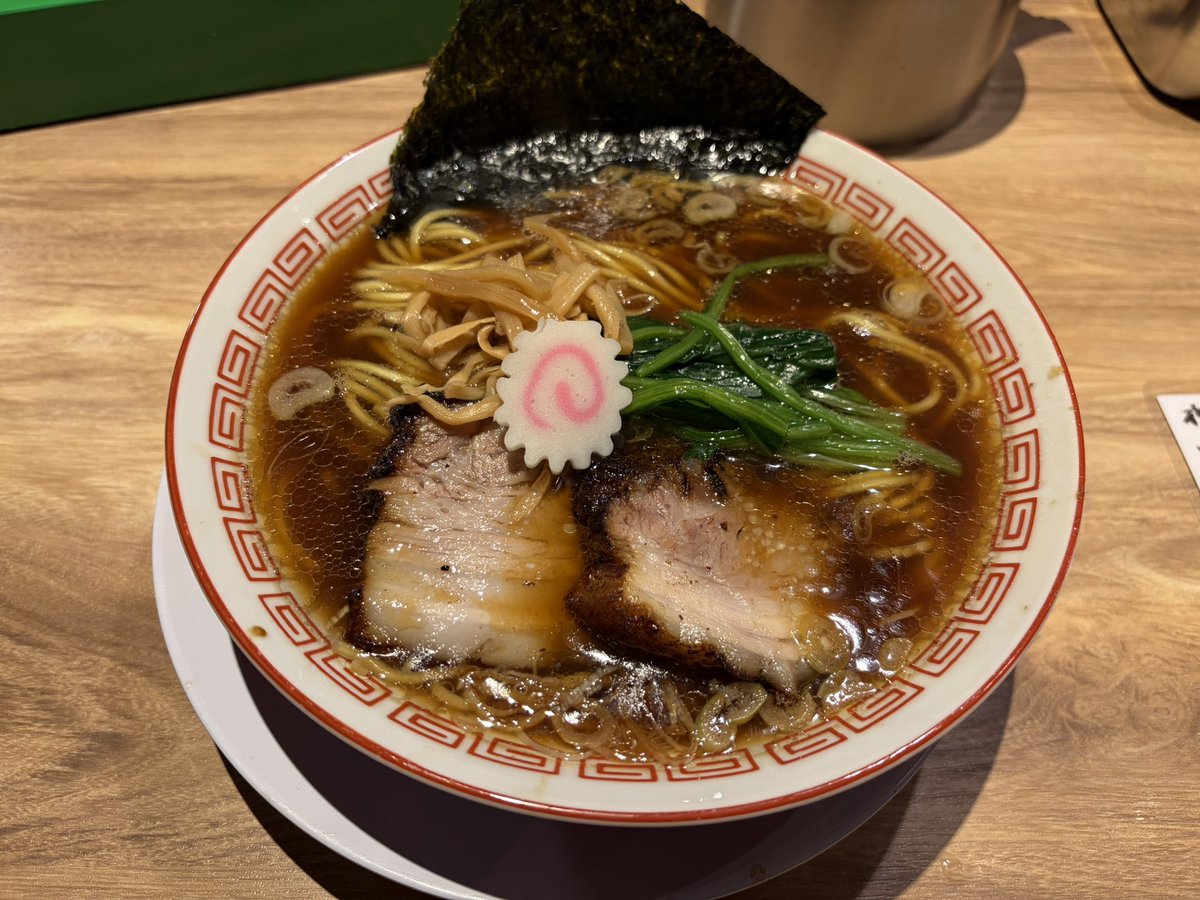 AkiraAsphalt's tweet photo. あっくんラーメンめぐり👣
３２６軒目
大阪府大阪市東淀川区豊新5-11-4 「夜鳴生姜醤油ラーメン火折尊」に参りました☺️生姜醤油ラーメンを頂きました🍜自家製中太麺で生姜の旨み🫚＋あっさり醤油ラーメンに極厚チャーシュー🥩285軒目に記載するお店が23:30〜1:30水木金土営業Open前から行列店です😤 https://t.co/DEPnmGjXS6