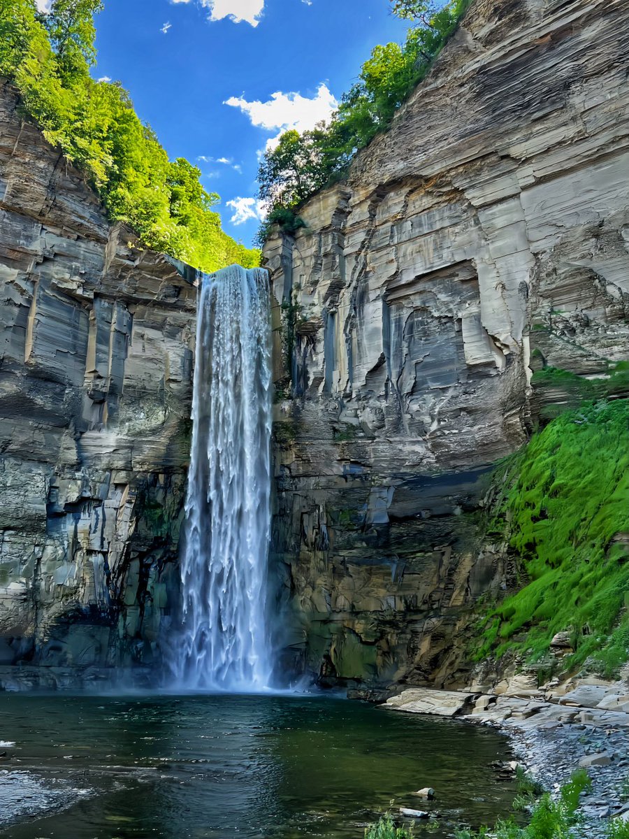 Cozycloudio's tweet photo. Regardless of its flow rate, its height difference surpasses that of Niagara Falls, making it the tallest single section of falls in New York City https://t.co/402ultKWlR