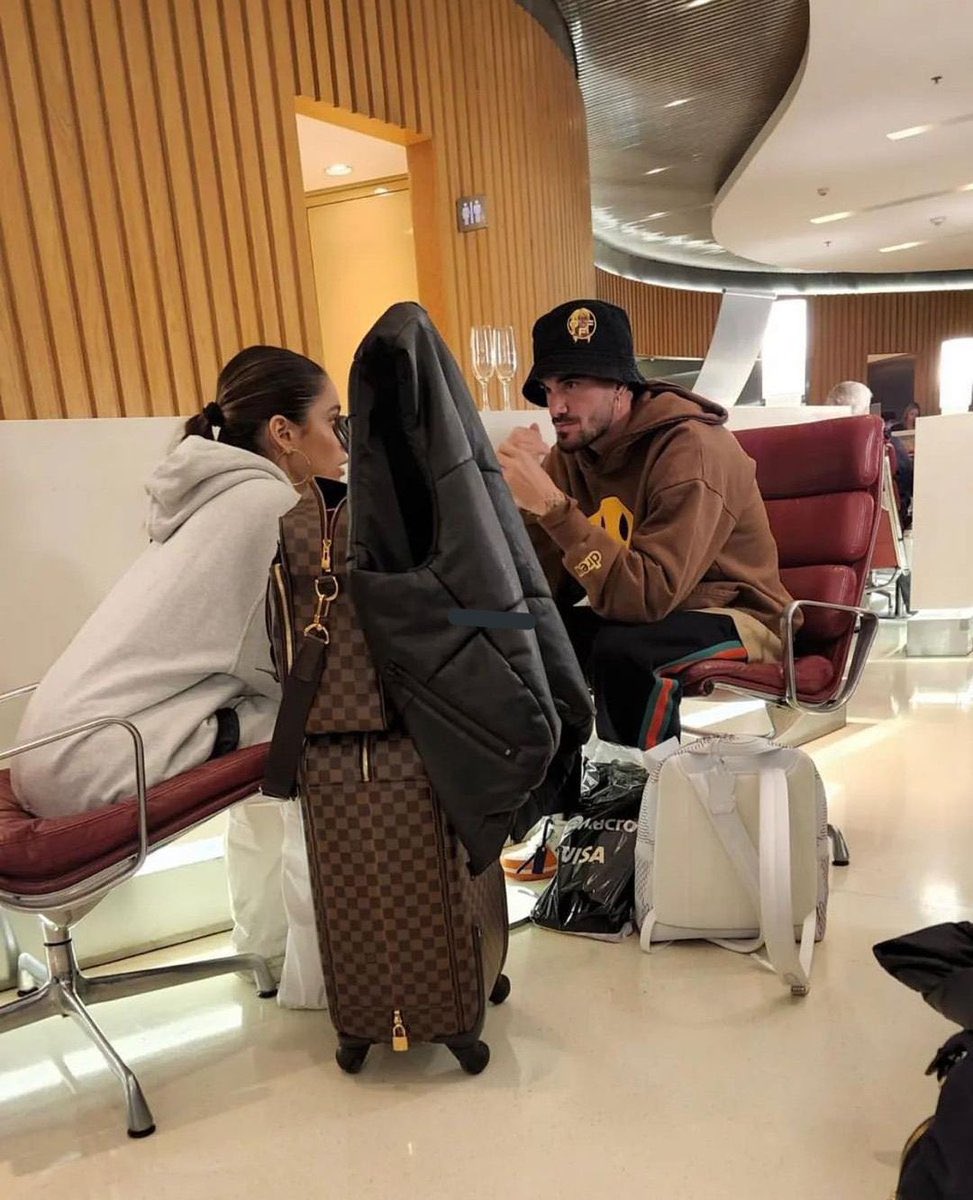 birratini's tweet photo. 🚨‼️ Tini and Rodrigo de Paul were seen today at the airport on their way to the dinner before Taylor Swift and Travis Kelce's wedding in New York. https://t.co/wTY1BFU8SC