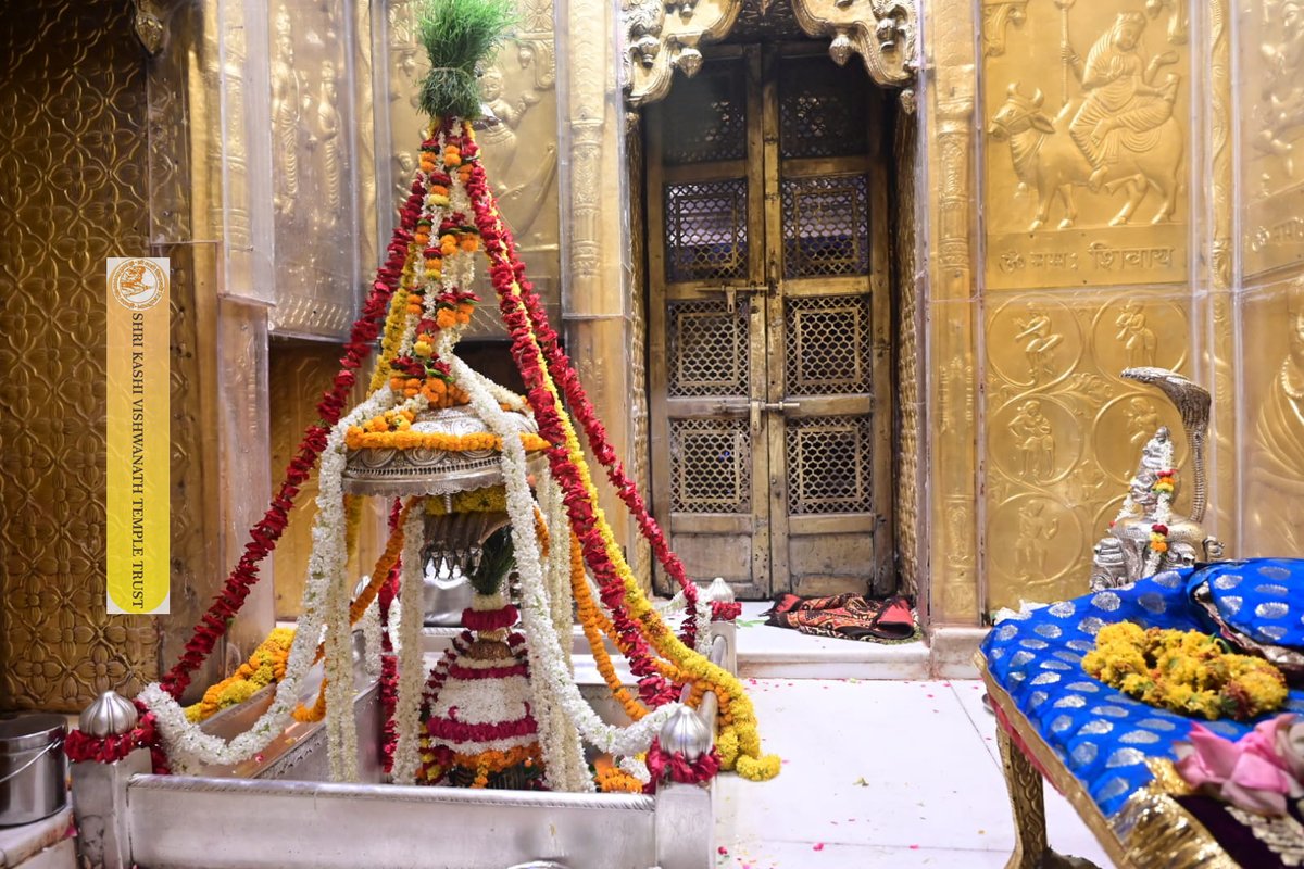 ShriVishwanath's tweet photo. श्री काशी विश्वनाथ जी की शयन आरती I
#kashivishwanath #kashi #hindu #sanatandharmaसनातन https://t.co/MrLuBjqPgG