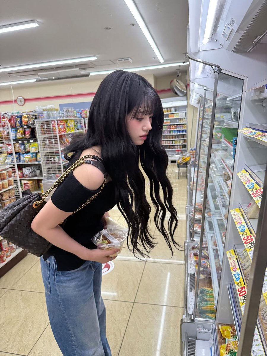 pawmprint's tweet photo. ⠀

                  🐾 [Mai's post-update]  
⠀
My happiness, getting something to eat. /t https://t.co/rXBHsmR7np