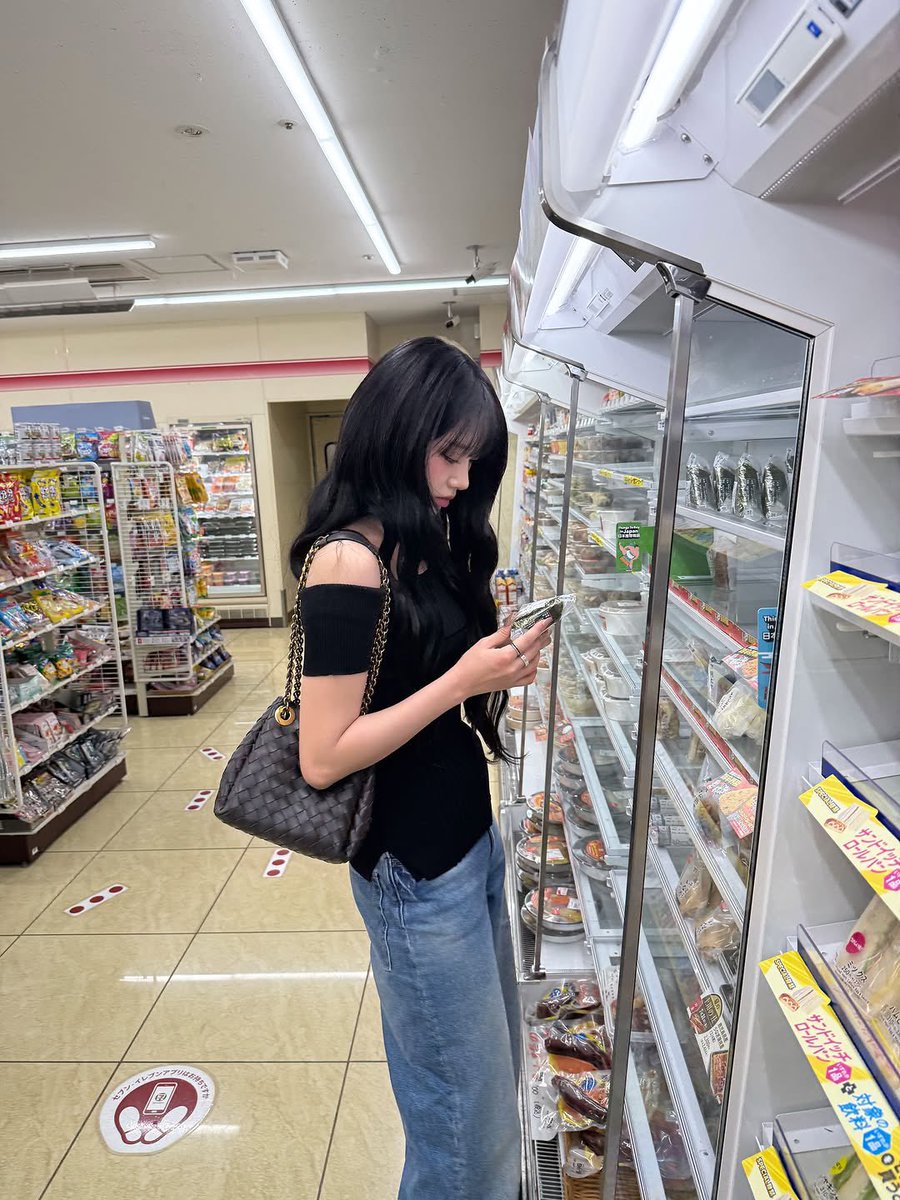 pawmprint's tweet photo. ⠀

                  🐾 [Mai's post-update]  
⠀
My happiness, getting something to eat. /t https://t.co/rXBHsmR7np