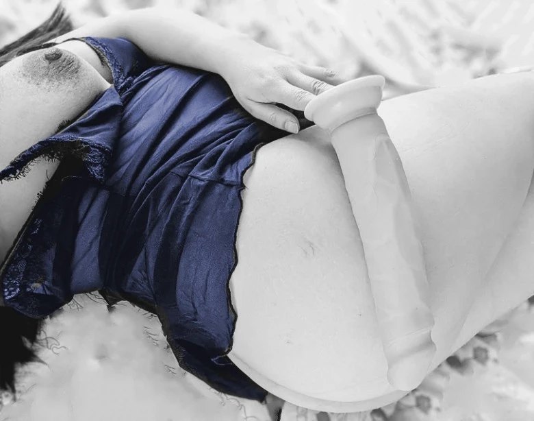 NicoYCris19's tweet photo. Esta foto le gustó a Nico, es la primera vez que yo (Cris) subo una foto... Me encanta poder explorar nuestra sexualidad juntos como esposos, me exhibo por aquí, y me gustaría leer a las chicas de como ha sido para ustedes está experiencia de exhibirse, qué han sentido... https://t.co/NnwonvCnUB