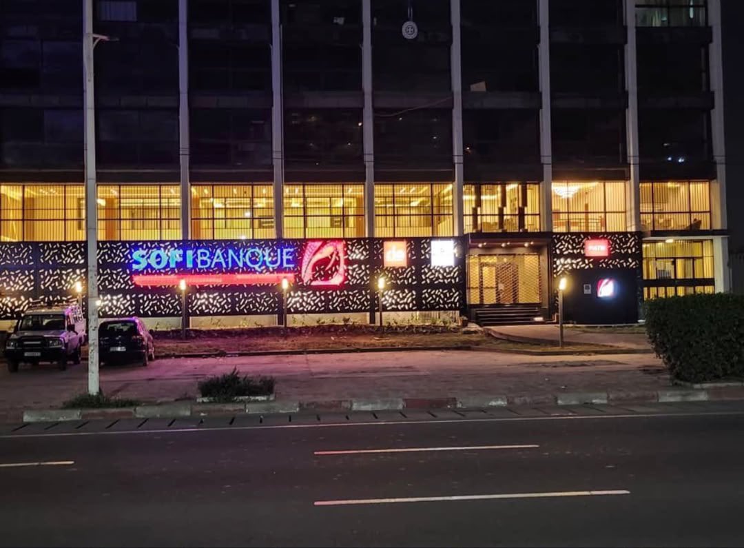 central_sage's tweet photo. #RDC #SOFIBANQUE
Performance et croissance : Sois l’impulsion de son ADG Henry Yoan Wazne et son PCA Abdallah Wazni, la Sofibanque fait son entrée dans le classement Jeune Afrique à la 6ème place en Afrique Centrale 📈
Le magazine Jeune Afrique vient de publier son classement annuel des plus grandes banques d’Afrique centrale. Les résultats confirment la trajectoire ascendante de la Sofibanque, qui consolide sa place parmi les acteurs majeurs du secteur financier dans la région.
Ce résultat témoigne de la solidité des fondamentaux et de l’engagement continu de la SOFIBANQUE en faveur du développement économique de la RDC.