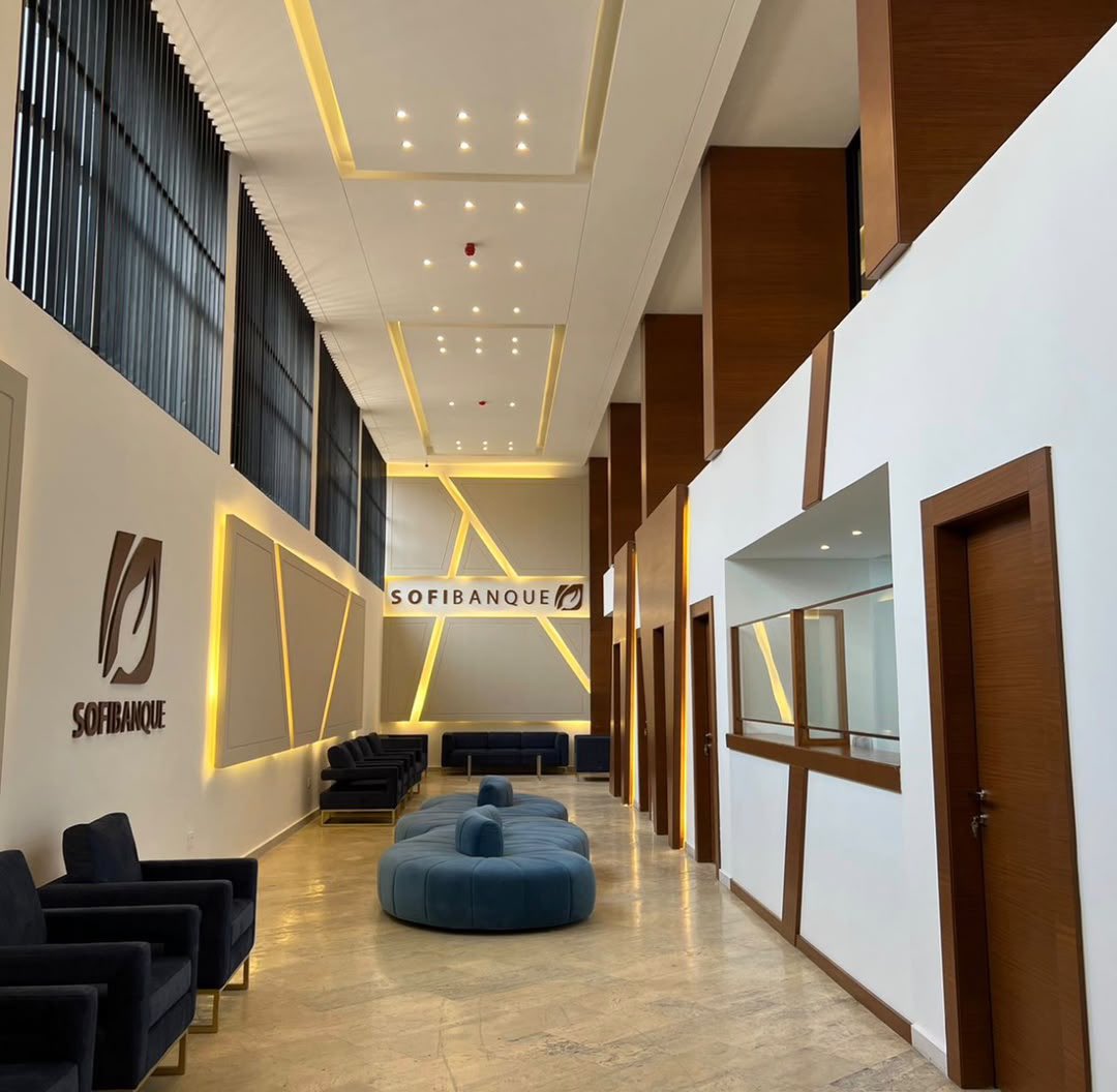 central_sage's tweet photo. #RDC #SOFIBANQUE
Performance et croissance : Sois l’impulsion de son ADG Henry Yoan Wazne et son PCA Abdallah Wazni, la Sofibanque fait son entrée dans le classement Jeune Afrique à la 6ème place en Afrique Centrale 📈
Le magazine Jeune Afrique vient de publier son classement annuel des plus grandes banques d’Afrique centrale. Les résultats confirment la trajectoire ascendante de la Sofibanque, qui consolide sa place parmi les acteurs majeurs du secteur financier dans la région.
Ce résultat témoigne de la solidité des fondamentaux et de l’engagement continu de la SOFIBANQUE en faveur du développement économique de la RDC.