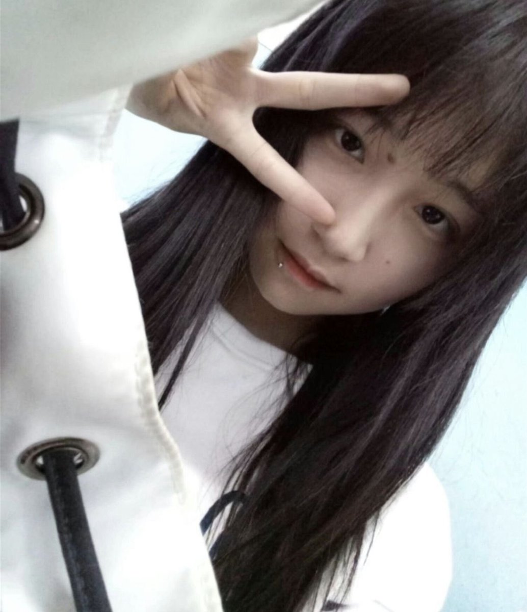 Fantasy114511's tweet photo. 那种自毁的快感让你们无法自拔，想被当成牲畜一样��弄，被当成母畜一样压榨，被剥夺所有人权和尊严，完完全全不把自己当成人来看待如今，给你们这些反差废物白痴一个机会，像她一样主动来找野爹 #胁迫 #社死 #操控 #任务 #反差 #母猪 #洗脑 #淫堕 #贬低 #羞辱 #母畜  #婊子  #女德 #男性崇拜 #接客日常 https://t.co/DJXWYnODRL