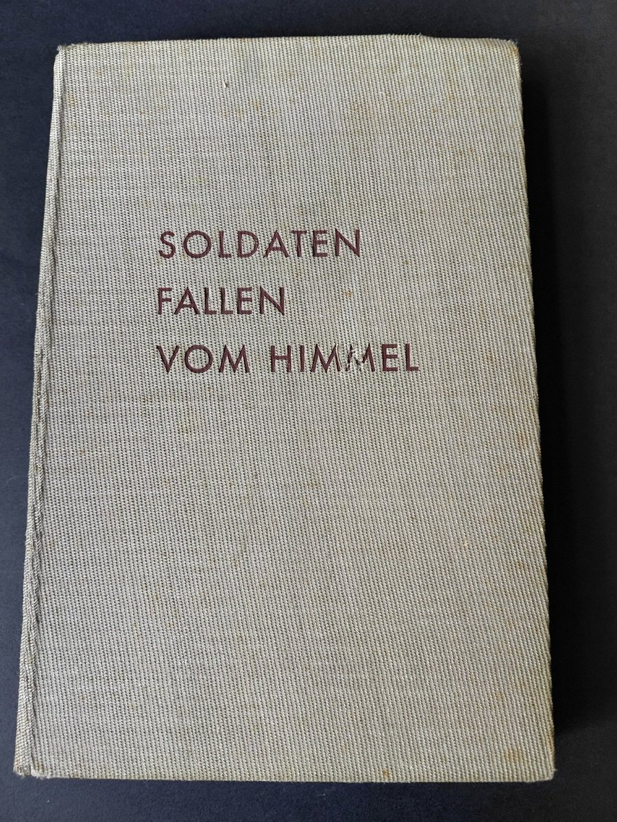 Metapolitiker's tweet photo. Mein Vater als Mitglied von Bann 88, Fliegerschar III, der Flieger - HJ. Buch und Mitgliedschaft scheinen ihn zum späteren Weg als Fallschirmpionier der Deutschen Luftwaffe motiviert zu haben ( 2 )
#WKII #history #Fallschirm #HJ https://t.co/OHk4rZ7k7j