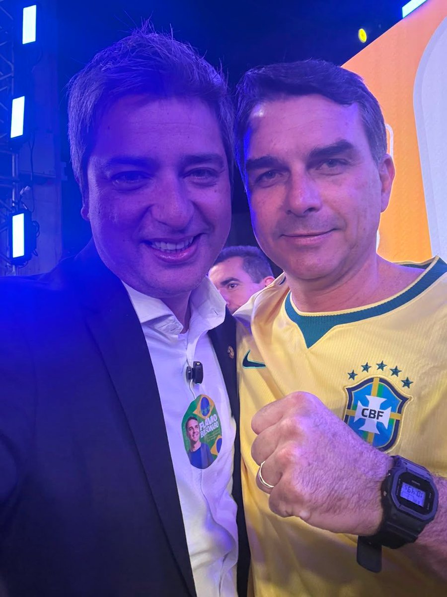 carlosfportinho's tweet photo. Venceremos com @FlavioBolsonaro ! Estivemos juntos no 3° Seminário de Comunicação do @plnacional_ . Um dia histórico! https://t.co/VsP5baj6km