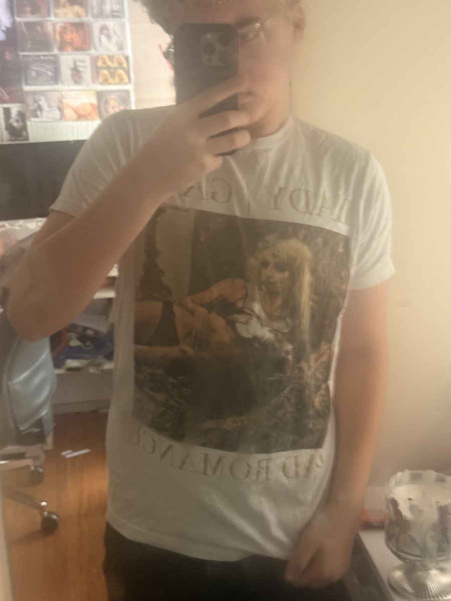 sillyyfunn's tweet photo. Loveeee wearing a vintage gaga shirt https://t.co/tVvsCh73eF