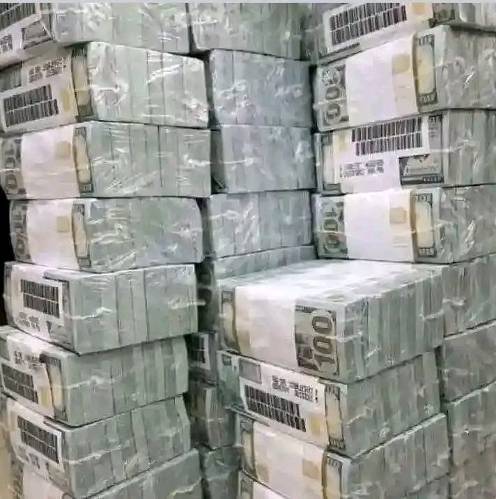 heritagenewsnet's tweet photo. BREAKING: EFCC Reportedly Uncovers $5 Billion, Alleged Future Election Results, ₦1 Trillion in Gold Necklaces, and 200 Exotic Cars During Raid on Theodore Orji's Umuahia Residence.

The raid was reportedly launched after the former Abia State governor allegedly failed to respond to several EFCC invitations and was said to have been in hiding for months.