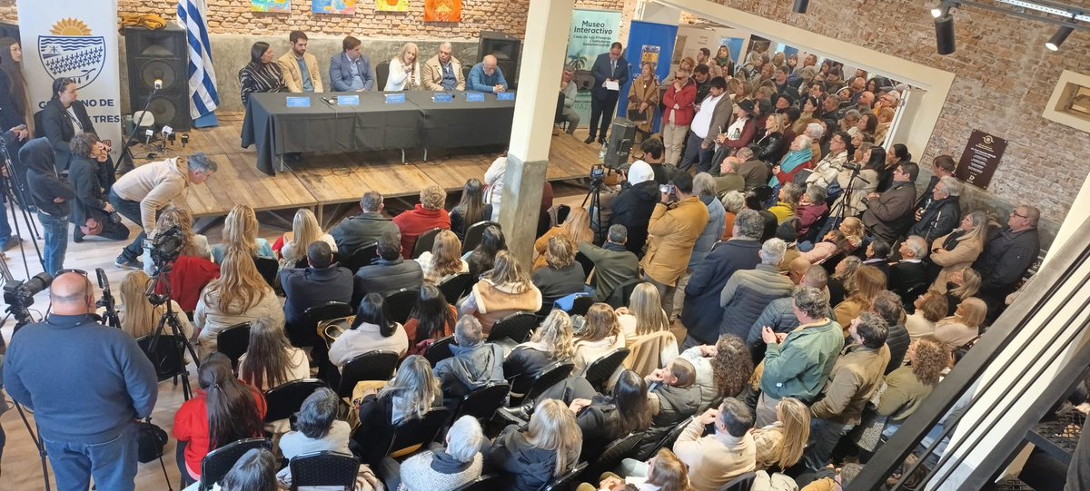 PNACIONAL's tweet photo. Se conmemora el 99 aniversario del primer voto femenino en el marco del histórico plebiscito celebrado en la localidad de Cerro Chato.
El Museo de las Primeras Ciudadanas Sudamericanas recibe a autoridades y vecinos de Durazno, Florida y Treinta y Tres en una jornada de reivindicación de la lucha histórica por el derecho al voto.
