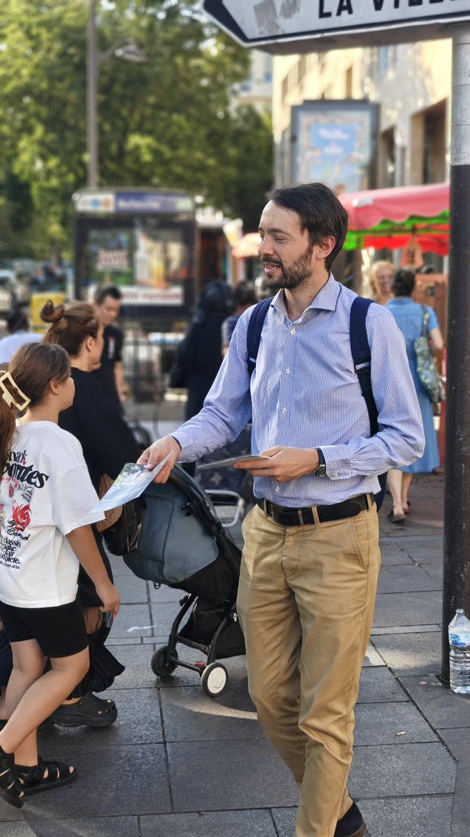 KevinMessy19's tweet photo. Fin de semaine dans le 19eme : tractage @Nouv_Energie pour qu'enfin, @davidlisnard débureaucratise notre beau pays et rende aux français le fruit de leur travail ! https://t.co/XHOM2EYQVs
