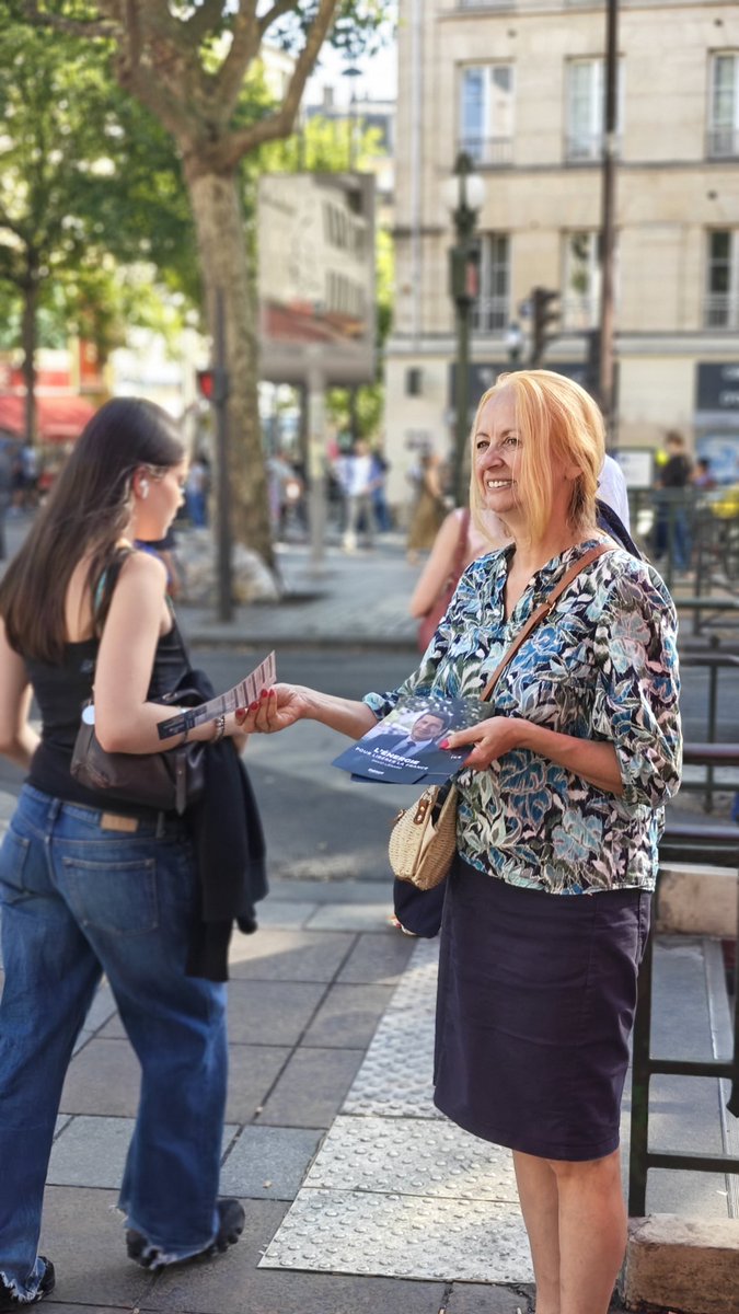 KevinMessy19's tweet photo. Fin de semaine dans le 19eme : tractage @Nouv_Energie pour qu'enfin, @davidlisnard débureaucratise notre beau pays et rende aux français le fruit de leur travail ! https://t.co/XHOM2EYQVs