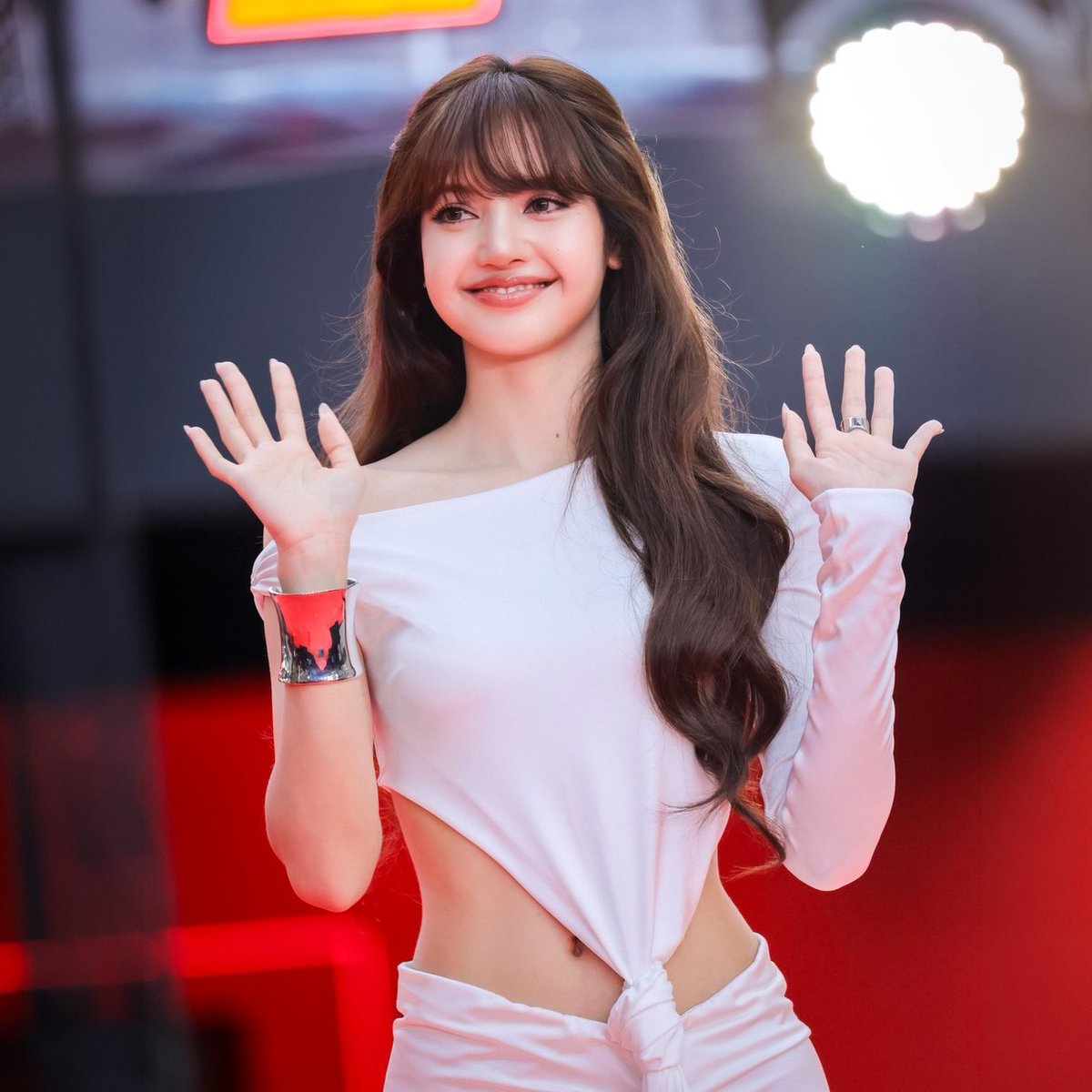 OneilyMusic's tweet photo. LISA attends the Shiseido Ultimune event in Bangkok, Thailand. https://t.co/cdz98frkXu