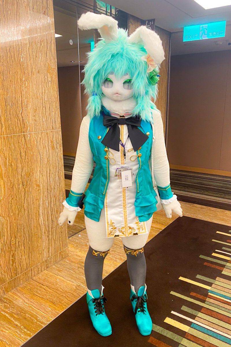 xitoyoujix's tweet photo. かなわ（VR🐰のすがた）をリアルワールドに顕現させました！
本当はリアルVR系のイベントとかでお披露目したかったのですが、今日の秋葉原のFriend+インスタンスはjoin争奪戦に敗北したので、泣く泣くおうちぶいもふします……😭（ご盛会を祈ってます！）
今後もリアワでもどうぞよろしくです〜！ https://t.co/9fZG1FMhYv