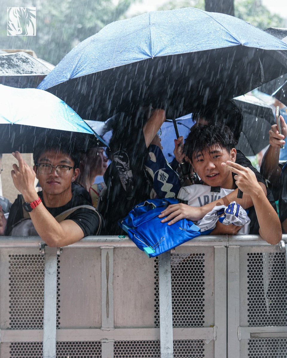 dallasmavs's tweet photo. Man of the people 🇨🇳 

#MFFL https://t.co/X6mDEv2IpS