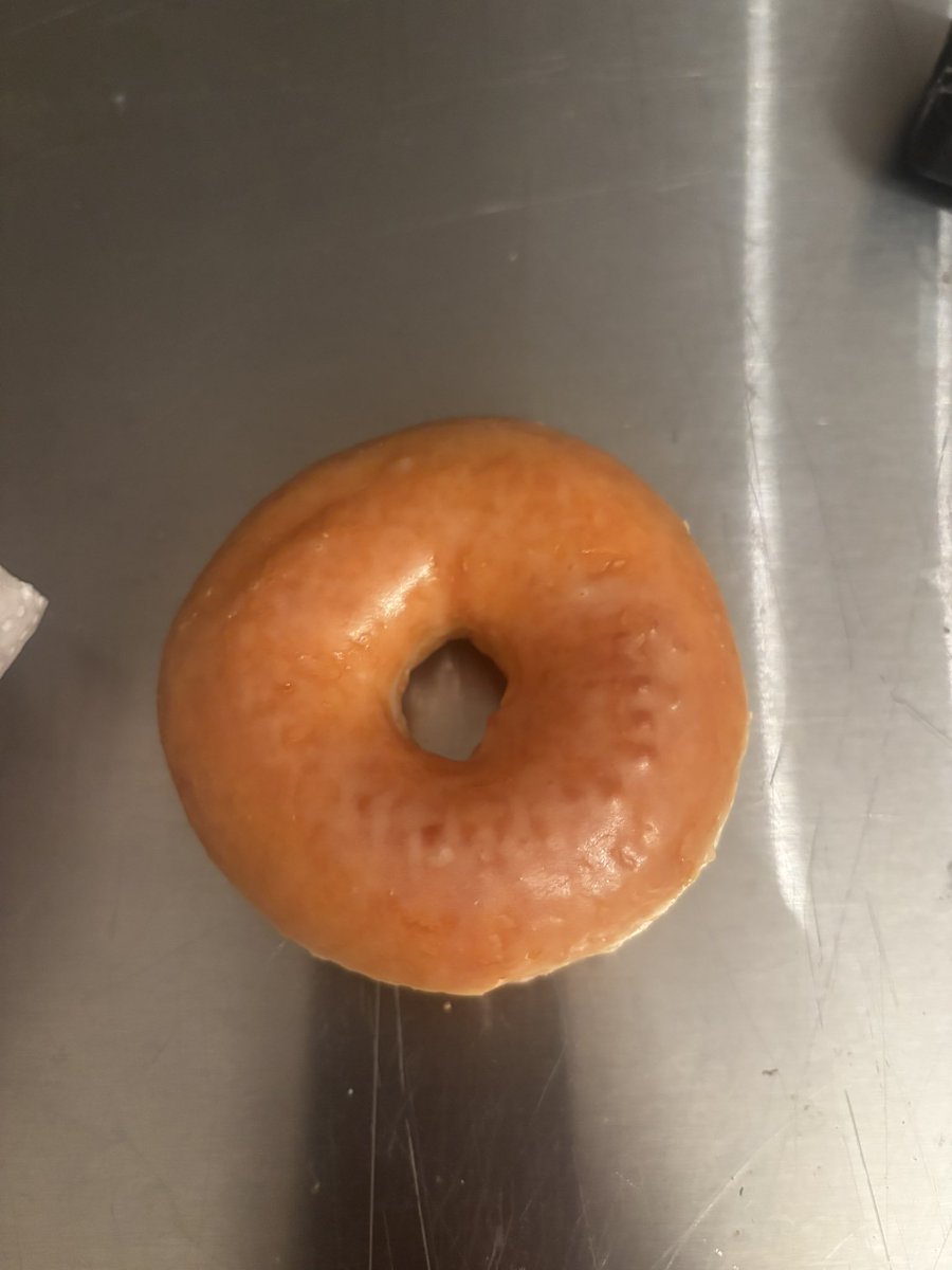 SkollWolfrik's tweet photo. New problem I split the donuts lmao https://t.co/3U4pUoO1bE