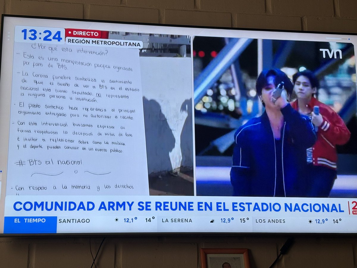 jimindecato's tweet photo. prendí la tele y estaba puesto el tvn, justo estaban dando una nota sobre el concierto, me quedé escuchando y me sorprende como hasta para estas cosas mienten los periodistas al decir que se vendieron entradas sin un estadio confirmado, repiten lo mismo sin vergüenza https://t.co/thLlm30CEp