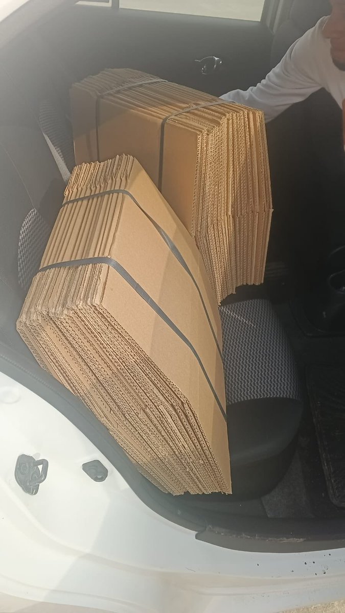 mradosh's tweet photo. @Uber_MEX @Uber_Support es increíble q suceda esto con uno de tus choferes, pedí el servicio de envío para llevar unas simples cajas de cartón y el muy gañán ratero se las robó. Y ni con quien poder hablar para reportarlo. Son una mierda!! #ubermx https://t.co/SjR6ey9H3l
