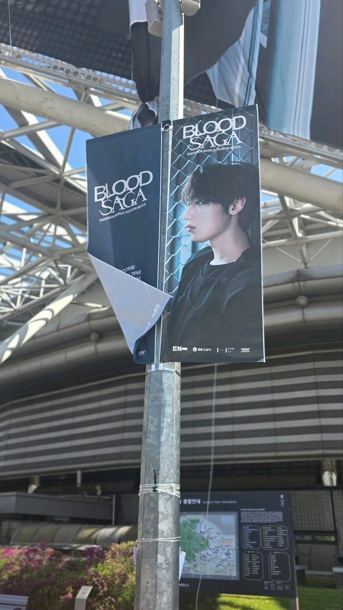 ikeutoearth's tweet photo. queria que tivesse esses banners pra tirar foto https://t.co/slaIhj9lDj