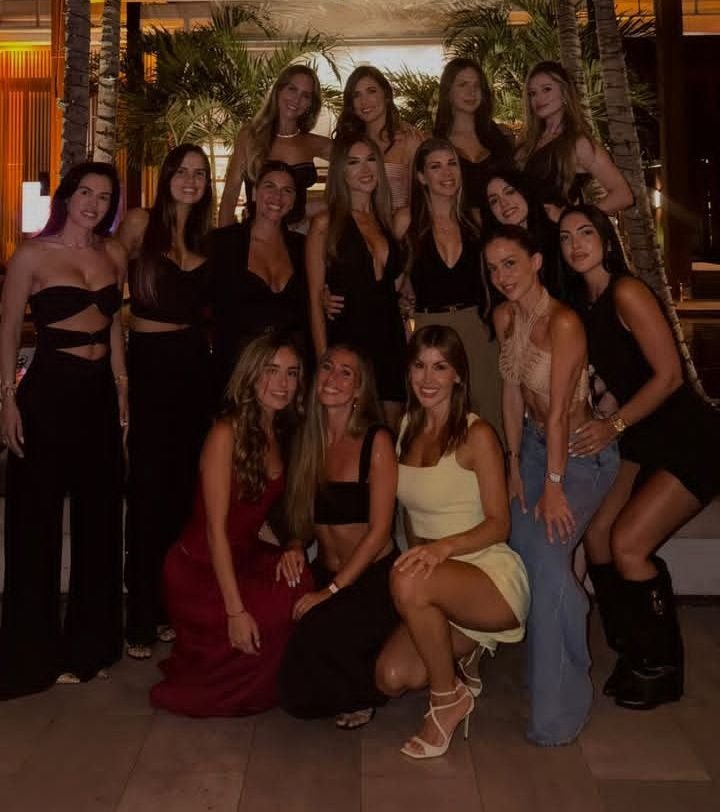 emiferrf's tweet photo. Todas Unidas 🤍 https://t.co/XIDsFFLi4T