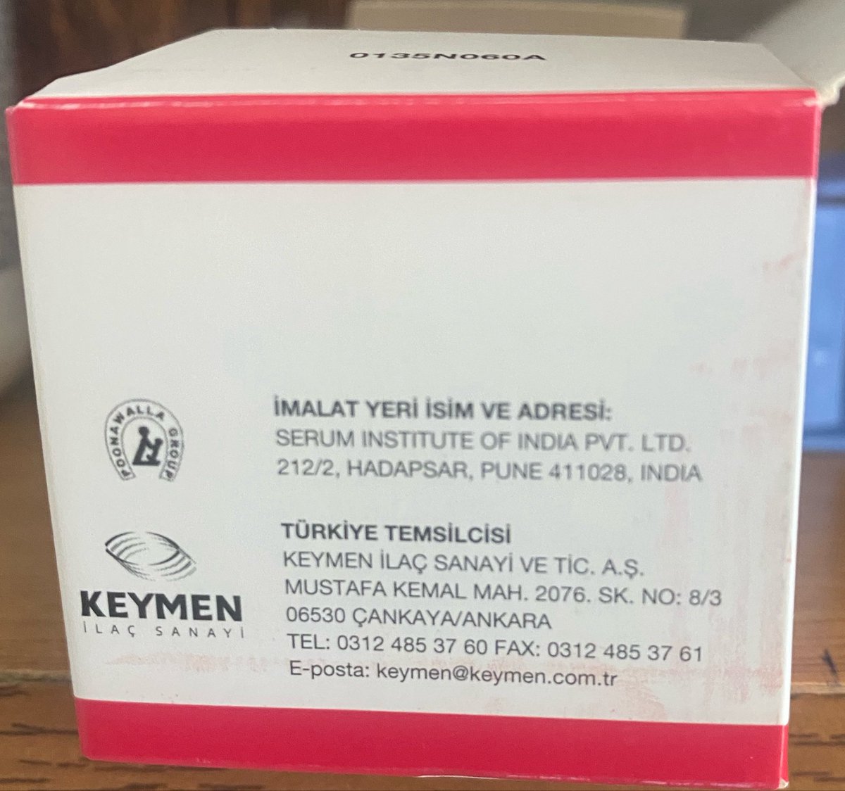 TtbAhk's tweet photo. Aile hekimleri yıl sonuna doğru %35 lik vergi dilimine giriyor ve toplam yıllık 400-600 bin lira gelir vergisi ödüyor. Keymen İlaç A. Ş. gibi bu alanda tekel olan tıbbı cihaz ve aşı ithalatı yapan bir şirketin ise vergi ödemediği TBMM'de açıklanıyor. #VergideAdalet https://t.co/vfnDgu36j7