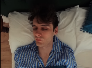Styx_Millietwo's tweet photo. all i could think off during the mv https://t.co/TMirOEMzlp