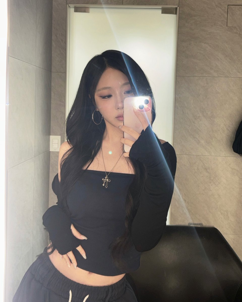 BadVillainbbl's tweet photo. Yunseo Instagram Update #윤서 #YunSeo #배드빌런 #BADVILLAIN https://t.co/dRVTH8OBoI