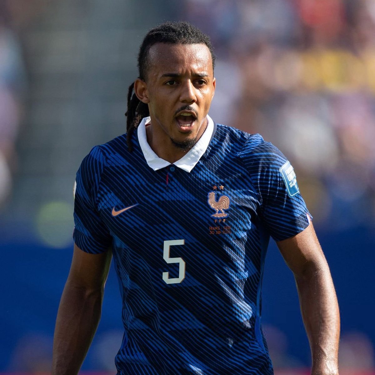 StretfordEndx's tweet photo. 🚨 NEW: Manchester United have been approached over a potential move for Jules Koundé, but their focus remains on signing a left-back.

Barcelona are believed to want over £50 million for the defender, who is also thought to earn more than £200,000 per week. [@GraemeBailey] #mufc