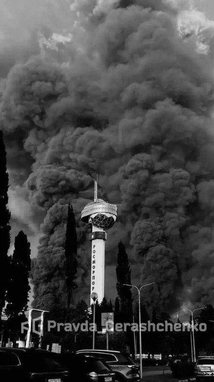 KShevchenkoReal's tweet photo. ⚡️⚡️⚡️BREAKING: Ukraine's drone strikes have crippled Lukoil's NORSI refinery, Russia's 4th-largest by capacity and 2nd-largest gasoline producer, halting operations after damaging key AVT-6 (53%) and AVT-5 (25%) units. With ~15-17M tons annual crude processing and 5M tons gasoline output offline, this could mean daily losses of tens of millions in refined product value exacerbating fuel shortages and revenue hits already costing Russia's oil sector billions amid repeated attacks.
Photo: @Gerashchenko_en