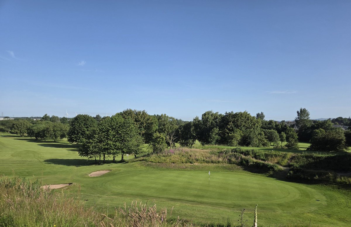 Falkirk_Greens's tweet photo. This week we saw a drop in temperature &amp; 17mm of rain, but still plenty of sunshine. 🌧🌞

With staff holidays now in full swing, we have just been busy out on the course cutting and carrying out routine maintenance ⛳️⛳️ https://t.co/kjVJlLrmVj