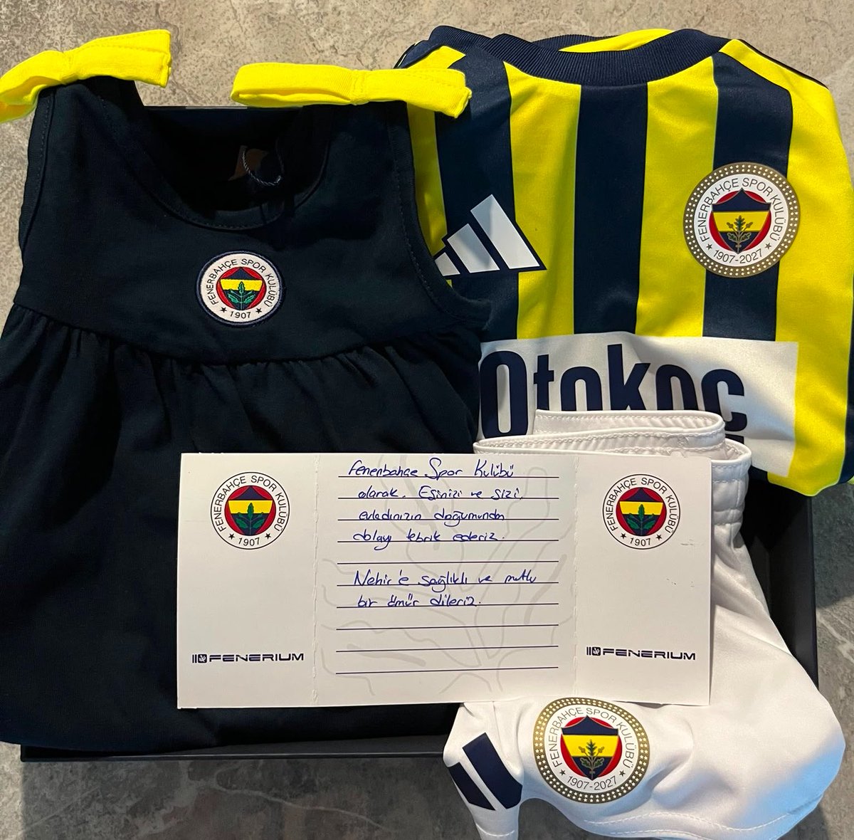 yagosabuncuoglu's tweet photo. Yeni doğan kızımı unutmayıp, ona böylesine anlamlı bir hediye gönderen Fenerbahçe Spor Kulübü’ne çok teşekkür ederim. Bu ince düşünceniz bizi çok mutlu etti. 🙏🏻💙💛 https://t.co/B7bkPLQLO1
