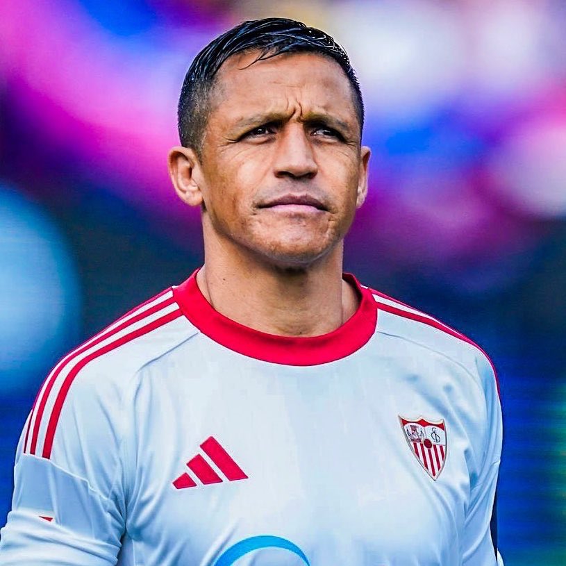 lefootsimple's tweet photo. 🚨🇨🇱 ALERTE

Alexis Sanchez (37) sera agent libre cet été. ✅ 

Son contrat à Sevilla a expiré. ⌛️ https://t.co/IaMcHn0WaG