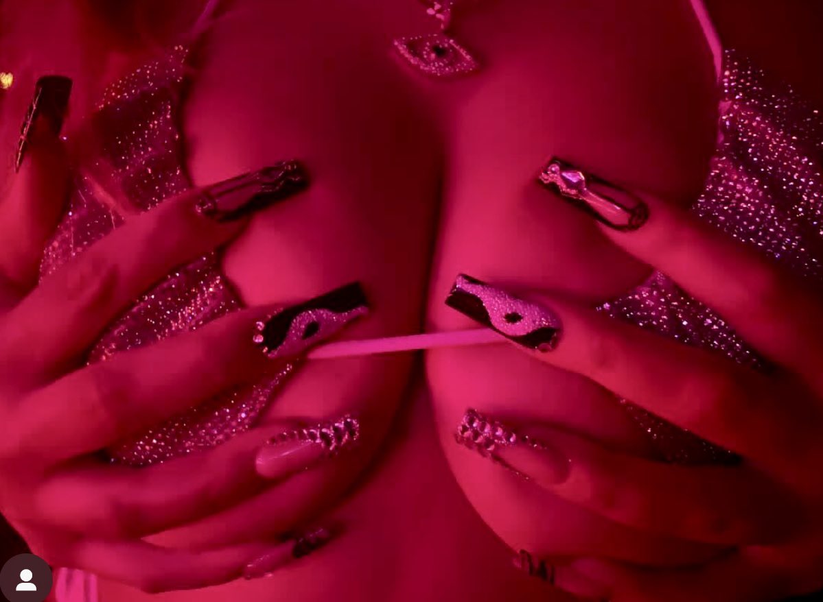 CabaretSeattle's tweet photo. Take your #4thofjuly to the next level at Kitten’s Cabaret 
Open 10am-2:30am
Located at 5800 4th Ave S in Seattle 
#TGIF #Seattlenightlife #spaceneedle https://t.co/9fcGFIURgA