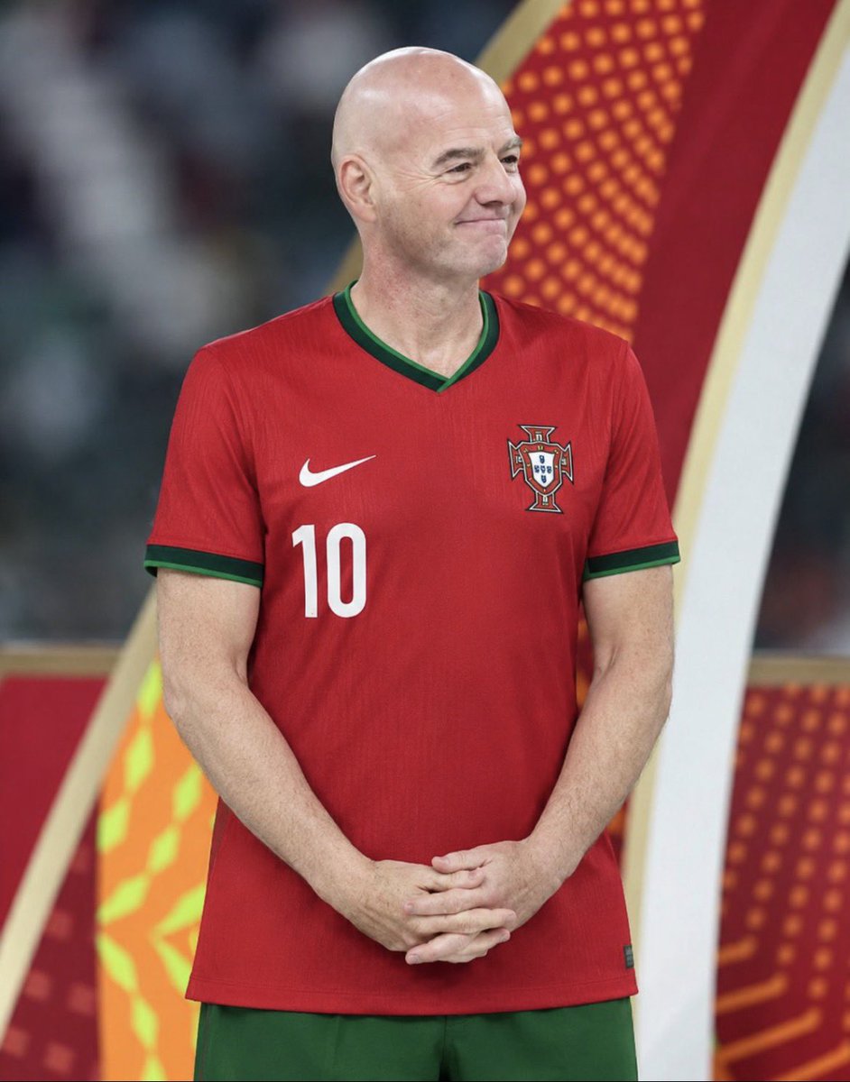 culdarko's tweet photo. Obvious and indisputable error. If you need sensor in the ball (defender could have touched it) it is not obvious or indisputable, but for that you need to take your noses from Ronaldo’s ass. https://t.co/GXH1RyUc3Y