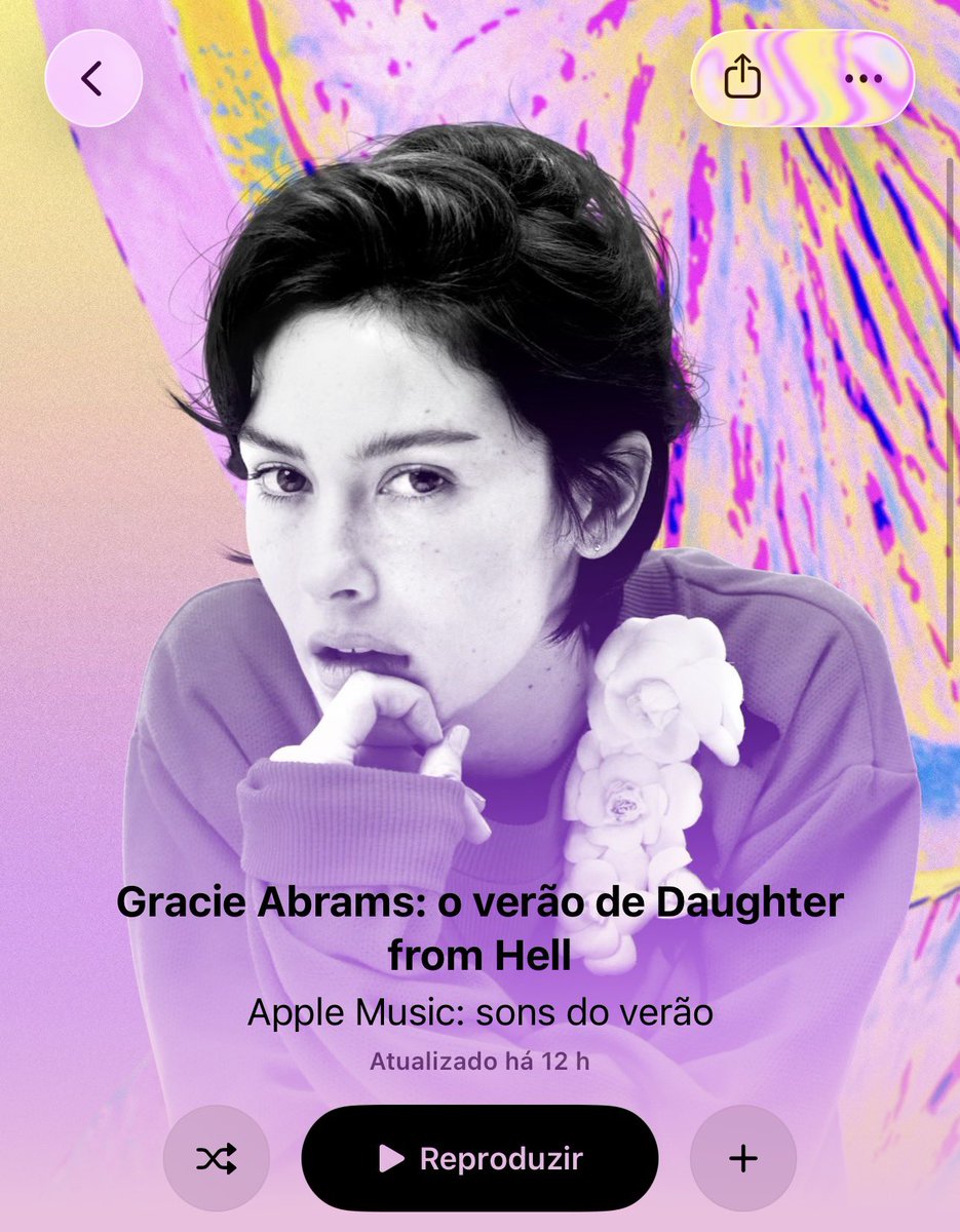 infograciebr's tweet photo. Gracie Abrams compartilhou uma playlist especial na Apple Music com músicas que tem ouvido recentemente para celebrar o verão e a chegada de Daughter from Hell. 💜

“Fiz uma mistura de alguns clássicos que adoro, como Labi Siffre, Etta James e The Cranberries", revela Abrams. "Mas também há uma música de Emma Ogier que não consigo parar de ouvir, além das novas de MUNA, Robyn e Grace Ives. Para mim, é uma seleção eufórica, então quero que todo mundo sinta o mesmo ao ouvi-la.”