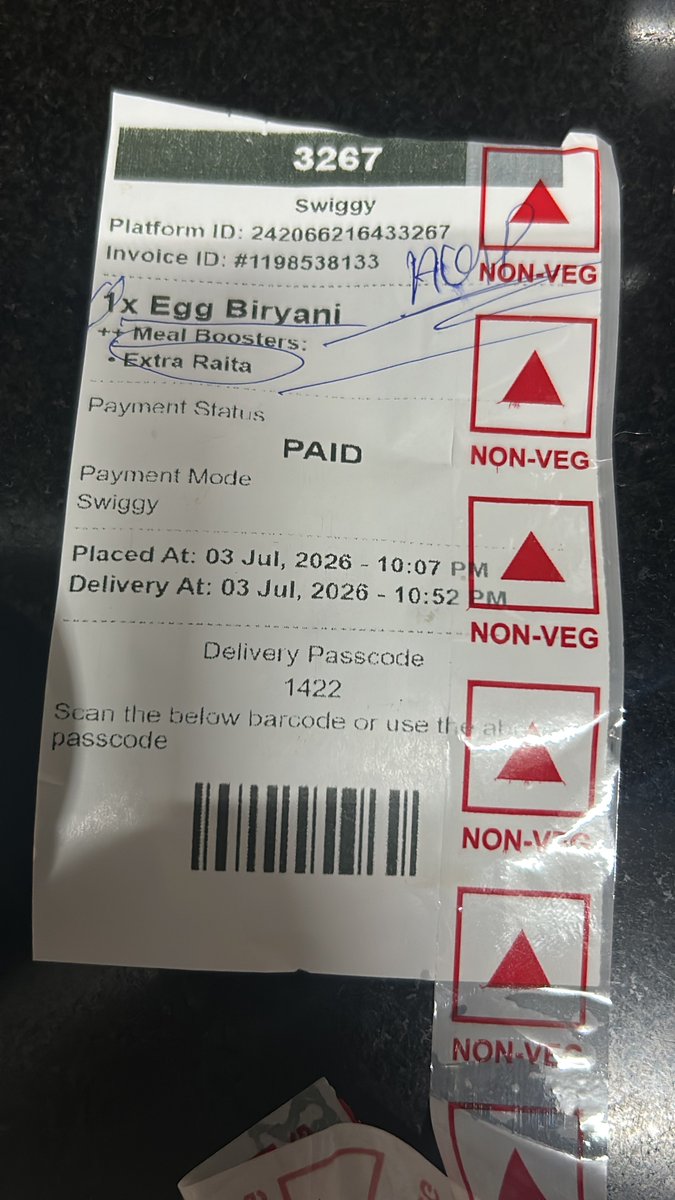 zonedout84's tweet photo. @Swiggy @SwiggyCares order d biryani and they sent eggs https://t.co/8eOHqeyW3P