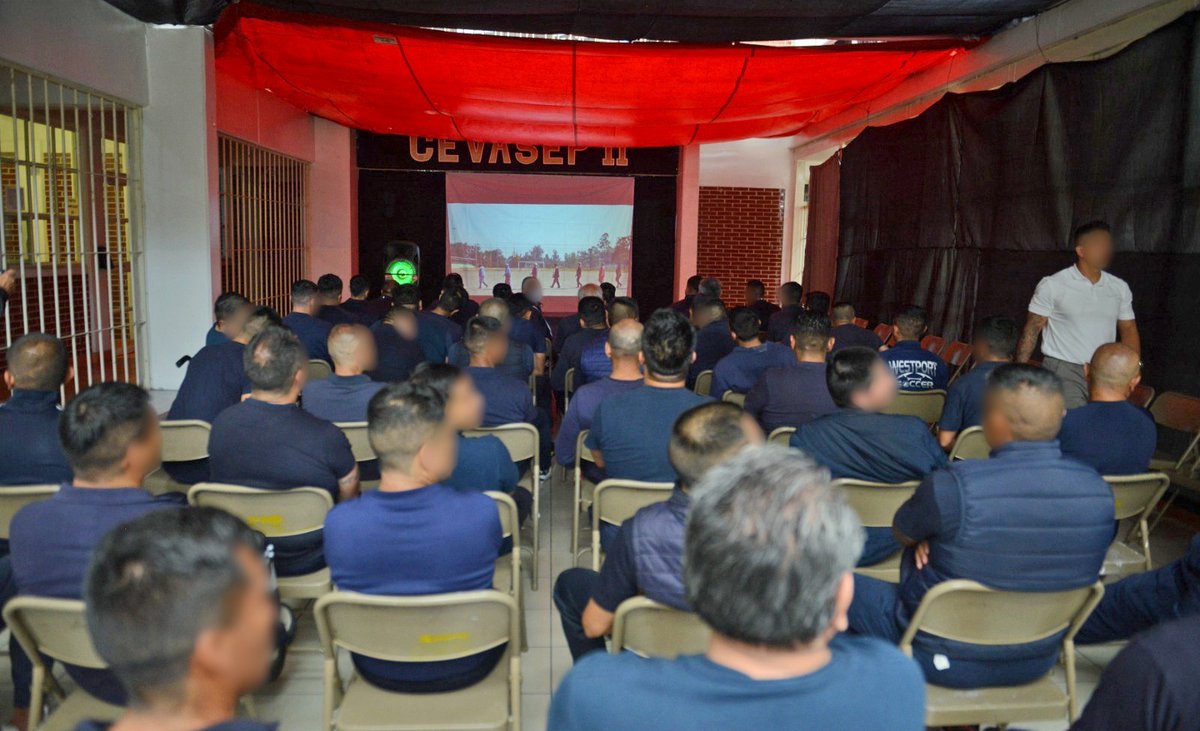 CDHCMX's tweet photo. #Boletín

Con el propósito de acercar a las personas privadas de la libertad nuevas historias y perspectivas a través del cine, la #CDHCM presentó ciclo "Más allá del balón" en centros penitenciarios, como parte de campaña "CDHCM: Tu cancha de derechos".

https://t.co/GqfsJhmkj7 https://t.co/2sWgJI51pI