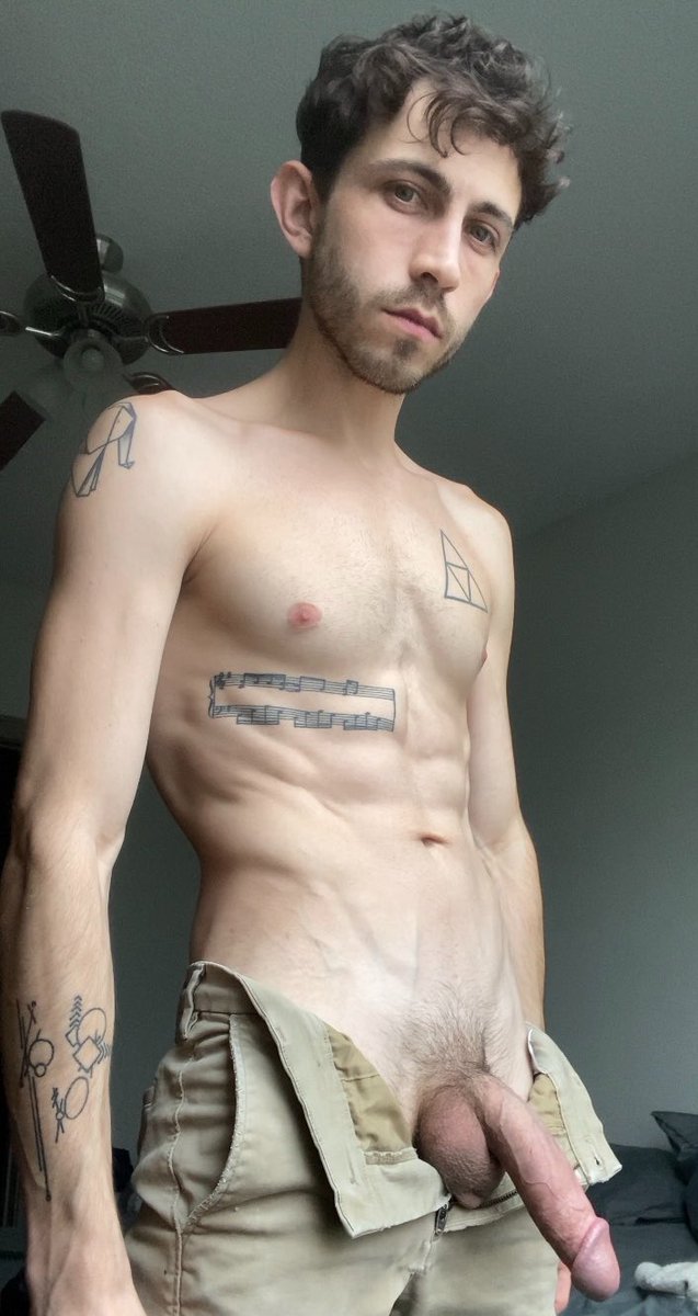 twunkthetwink's tweet photo. Do you find it hotter when it’s hanging out of someone’s pants while you suck it or completely naked? Found these photos from years ago lol https://t.co/5ccZBEYQSN